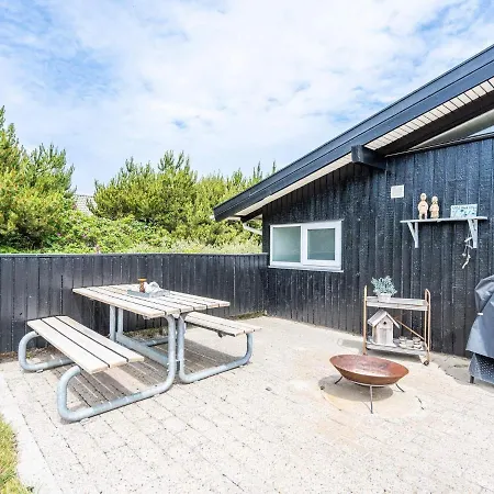 6 Person In Henne Feriehus