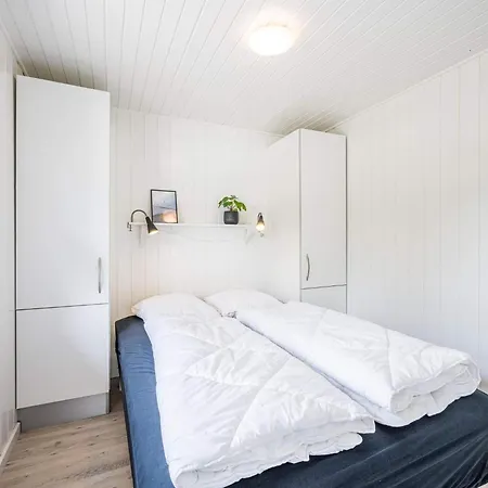 6 Person In Henne Feriehus *