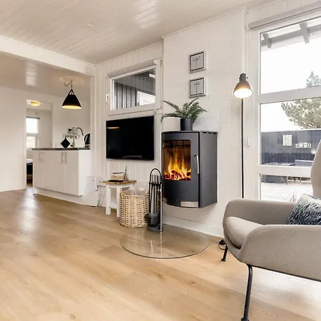 6 Person In Henne Feriehus *