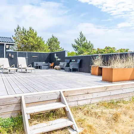6 Person In Henne Feriehus *