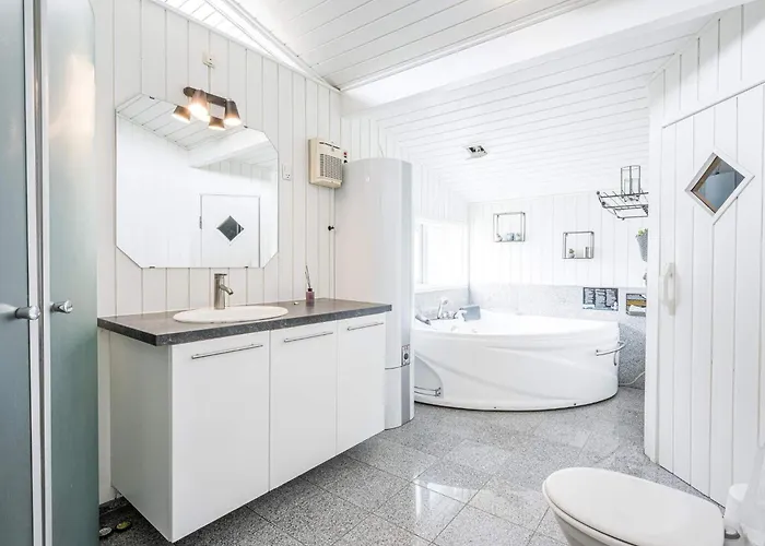 6 Person In Henne בית נופש